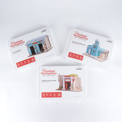 Fotografía de estudio de las tres cajas del 3 Pack Estampas Borinqueñas: El Colmado, El Faro Los Morrillos y la Puerta de San Juan, mostrando la dificultad, edad recomendada y cantidad de piezas de cada modelo.