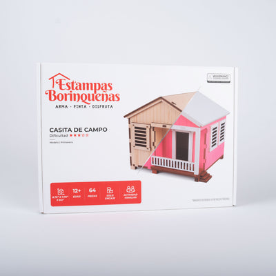 Fotografía de estudio de la caja frontal de La Casita de Campo Modelo Primavera de Estampas Borinqueñas, mostrando el nivel de dificultad, edad recomendada, cantidad de piezas y las dimensiones de la caja.