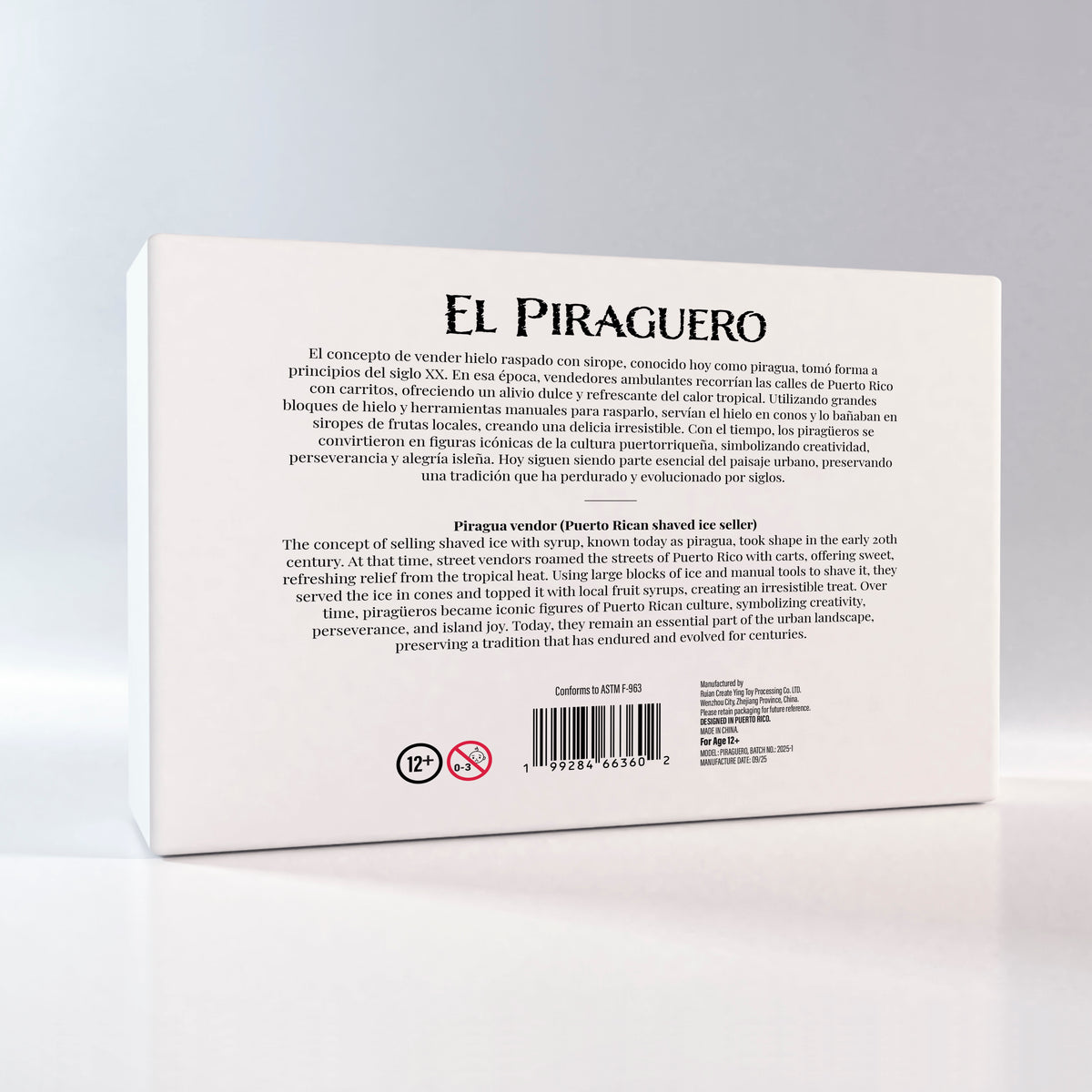 Fotografía de estudio de la parte trasera de la caja de El Piragüero, con la reseña bilingüe sobre la tradición del piragüero puertorriqueño desde principios del siglo XX.