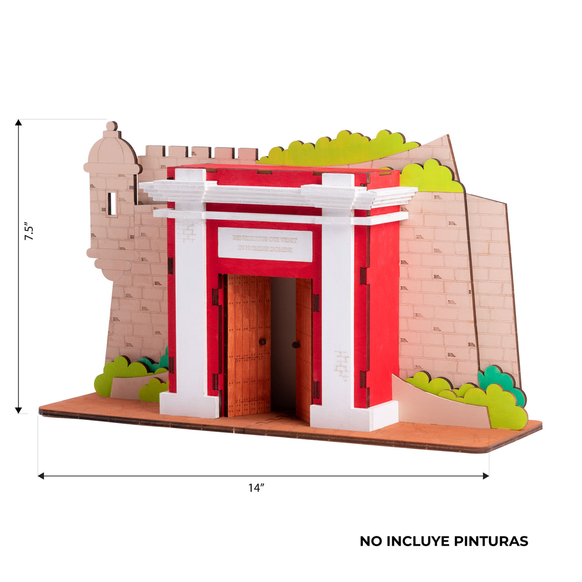 Fotografía de estudio de La Puerta de San Juan ensamblada y pintada, con una guía visual que indica sus medidas de 7.5 pulgadas de alto por 14 pulgadas de ancho.