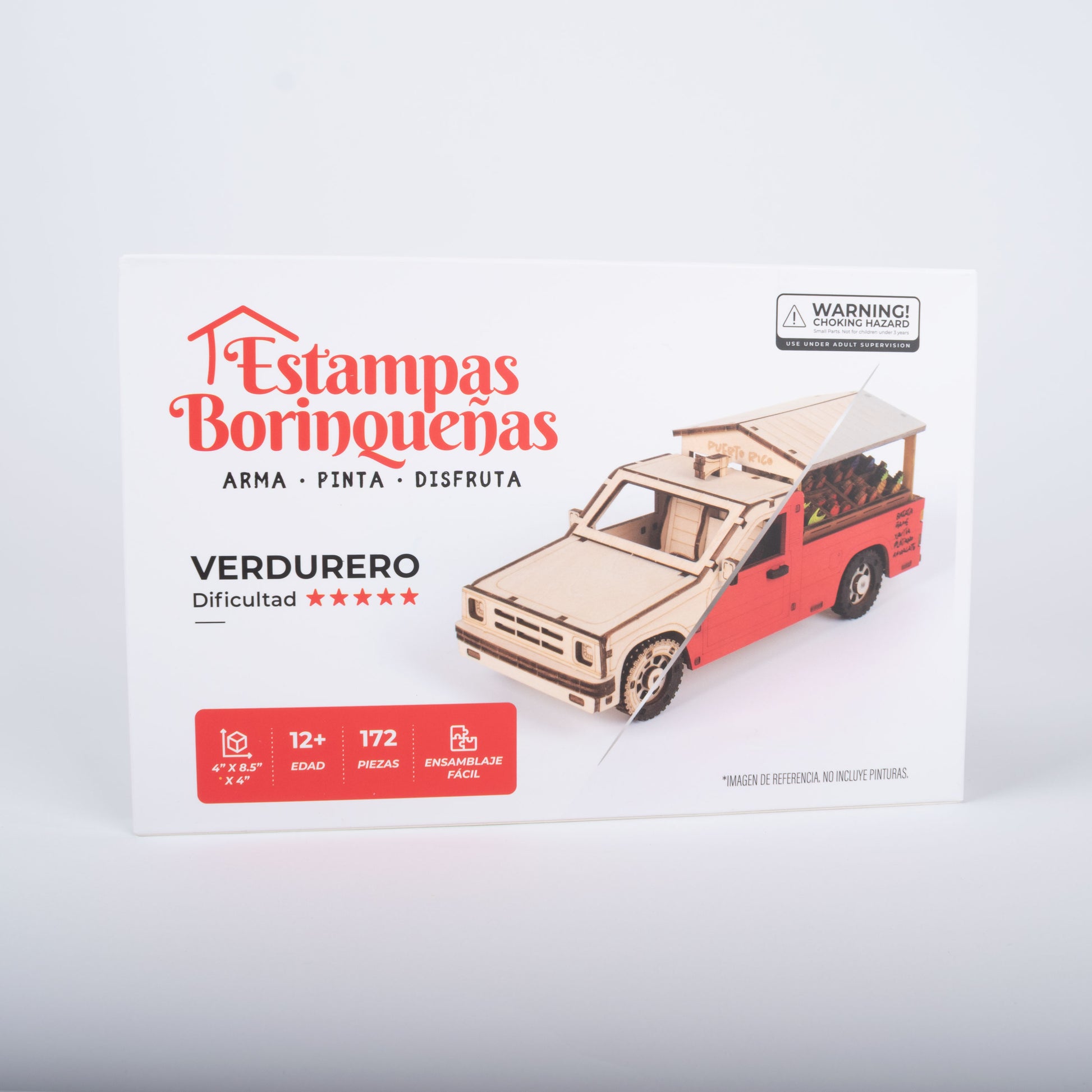 Fotografía de estudio de la caja frontal de El Verdurero de Estampas Borinqueñas, mostrando el nivel de dificultad, edad recomendada, cantidad de piezas y las dimensiones de la caja.