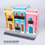 Fotografía de referencia de la maqueta El Viejo San Juan completamente ensamblada y pintada con colores históricos. La imagen incluye un texto aclaratorio indicando que el kit no incluye las pinturas.