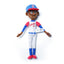 Fotografía de estudio del peluche de Clemente de pie, con uniforme blanco de Puerto Rico con el número 21, gorra azul con visera roja y un guante de béisbol en una mano.